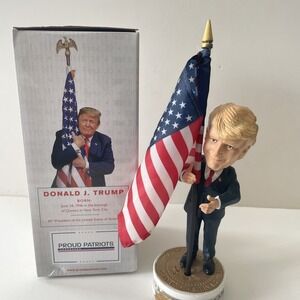 Donald Trump Bobblehead Trump Holding American Flag 45th President 2020‎
